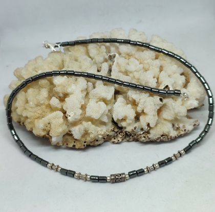 Сребърно колие с хематит