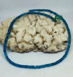 Сребърно колие с апатит