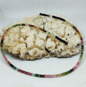 Сребърно колие с турмалини