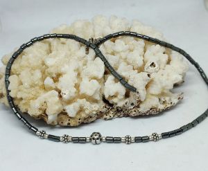 Сребърно колие с хематит