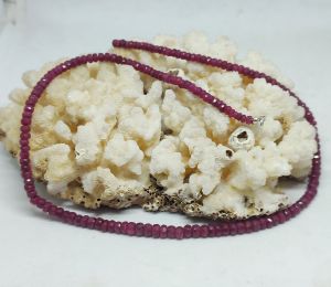 Сребърно колие с рубини
