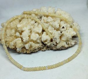 Сребърно колие с опали