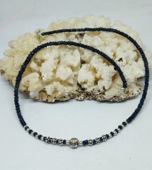 Сребърно колие със сапфири